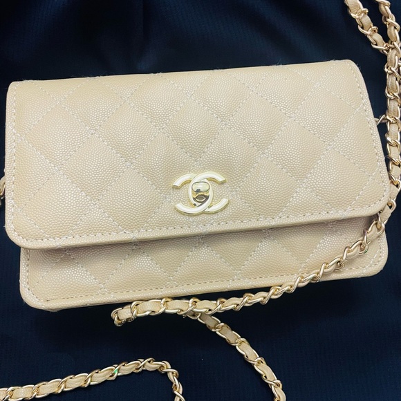 CHANEL Handbags - 😍 Chanel Light Beige Quilted Crossbody Bag with Gold Chain